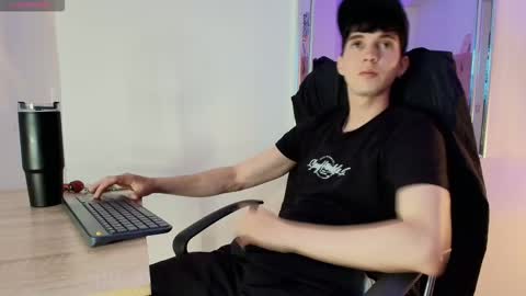 Snapshot of jheampiero chatting on March 5, 9:22 pm Jheampiero online show from March 5, 9:22 pm