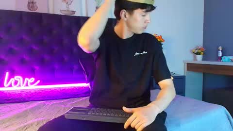 Snapshot of jheampiero chatting on March 13, 10:16 pm Jheampiero online show from March 13, 10:16 pm