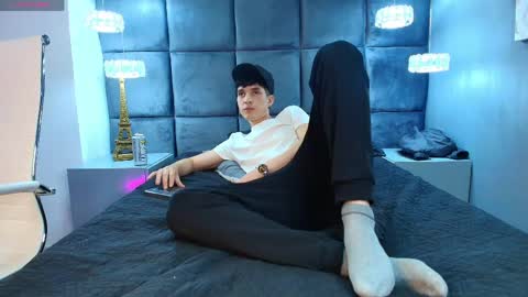 Jheampiero online show from April 28, 8:58 pm