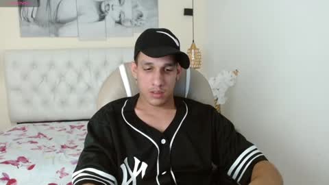 Snapshot of jheidertwink chatting on December 9, 4:01 am Jheider R. online show from December 9, 4:01 am