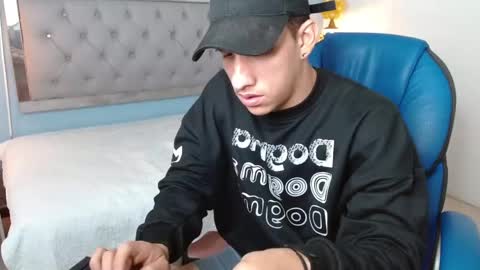 Snapshot of jheidertwink chatting on December 15, 5:23 am Jheider R. online show from December 15, 5:23 am