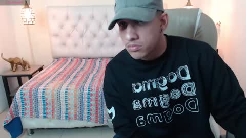 Snapshot of jheidertwink chatting on December 20, 7:22 am Jheider R. online show from December 20, 7:22 am