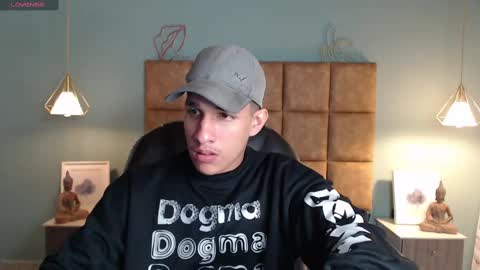 Snapshot of jheidertwink chatting on December 23, 3:40 am Jheider R. online show from December 23, 3:40 am