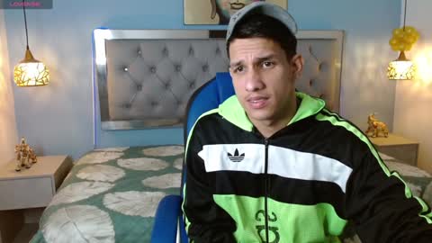 Snapshot of jheidertwink chatting on December 29, 3:22 am Jheider R. online show from December 29, 3:22 am