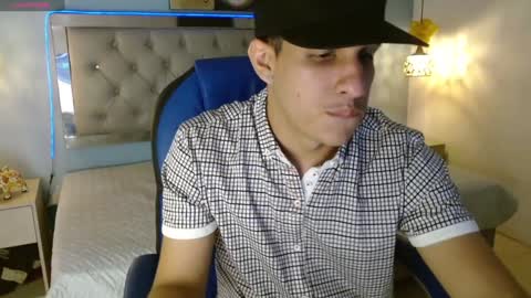 Snapshot of jheidertwink chatting on February 9, 3:32 am Jheider R. online show from February 9, 3:32 am