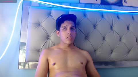 Snapshot of jheidertwink chatting on February 11, 6:30 am Jheider R. online show from February 11, 6:30 am