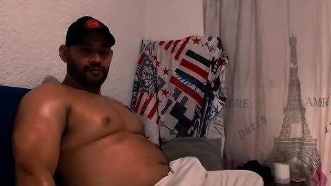 Snapshot of jho173027 chatting on November 3, 3:35 pm En moreno online show from November 3, 3:35 pm