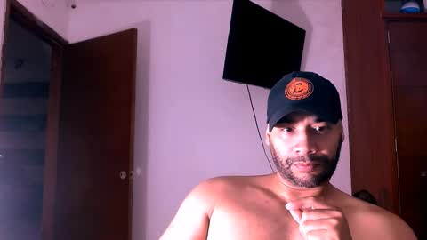 Snapshot of jho173027 chatting on December 14, 1:05 pm En moreno online show from December 14, 1:05 pm