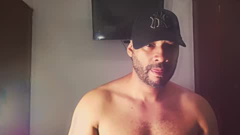 Snapshot of jho173027 chatting on December 17, 8:09 am En moreno online show from December 17, 8:09 am