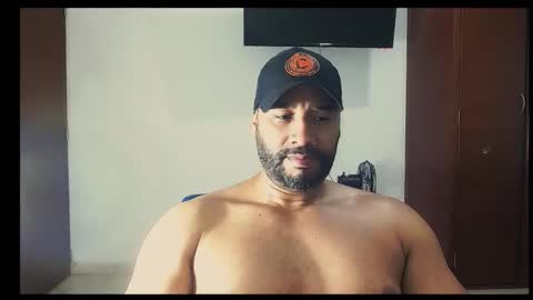 Snapshot of jho173027 chatting on December 19, 7:48 am En moreno online show from December 19, 7:48 am