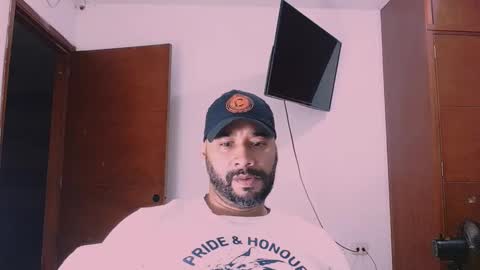 Snapshot of jho173027 chatting on January 18, 2:04 am En moreno online show from January 18, 2:04 am