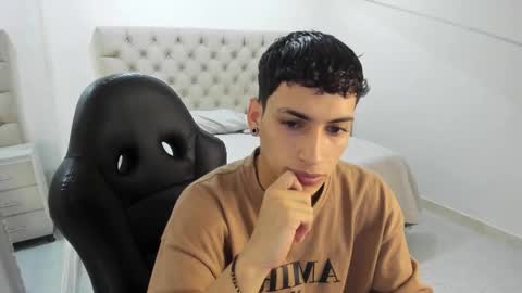 Snapshot of jhoanleandro chatting on October 31, 4:35 am jhoanleandro online show from October 31, 4:35 am