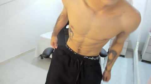 Snapshot of jhoanleandro chatting on November 9, 4:22 am jhoanleandro online show from November 9, 4:22 am