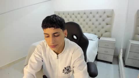 Snapshot of jhoanleandro chatting on November 13, 4:44 am jhoanleandro online show from November 13, 4:44 am