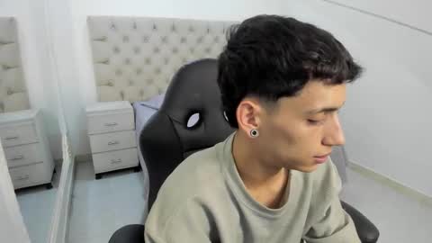 Snapshot of jhoanleandro chatting on November 25, 5:29 am jhoanleandro online show from November 25, 5:29 am