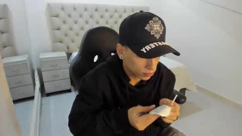 Snapshot of jhoanleandro chatting on December 1, 5:12 am jhoanleandro online show from December 1, 5:12 am