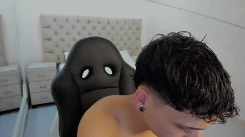 jhoanleandro online show from December 20, 5:36 am