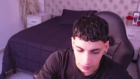 jhoanleandro online show from April 24, 6:38 am