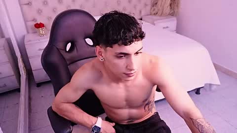 jhoanleandro online show from May 22, 11:05 am