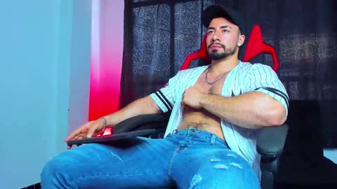 Jhojan Strong  online show from December 13, 9:09 pm