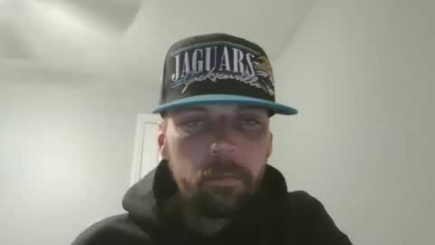 Snapshot of jholls chatting on December 13, 11:17 pm jholls online show from December 13, 11:17 pm