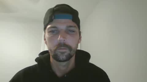 Snapshot of jholls chatting on February 26, 2:15 am jholls online show from February 26, 2:15 am