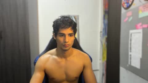 Snapshot of jhon_2000s chatting on November 23, 5:02 pm jhon online show from November 23, 5:02 pm