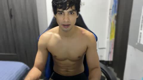 Snapshot of jhon_2000s chatting on December 18, 9:59 am jhon online show from December 18, 9:59 am