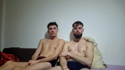 Here are Jhon and Tomy online show from January 9, 5:00 pm