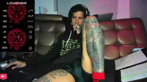 Snapshot of jhonny_ackerman chatting on July 23, 6:33 am jhonny_ackerman online show from July 23, 6:33 am