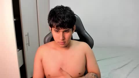 jhonny_dickm online show from October 22, 8:52 pm