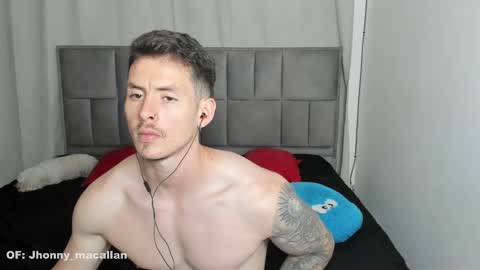 Snapshot of jhonny_macallan chatting on February 18, 8:03 pm Jhonaiker online show from February 18, 8:03 pm