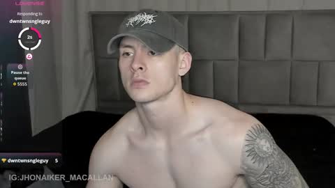 Snapshot of jhonny_macallan chatting on October 2, 5:03 am Jhonaiker online show from October 2, 5:03 am