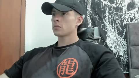 Jhonaiker online show from August 7, 8:33 pm