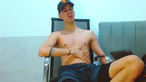 Snapshot of jhony_sex3 chatting on May 5, 6:21 am jhony_sex3 online show from May 5, 6:21 am
