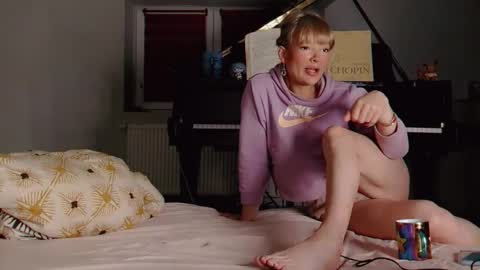 Anya online show from March 4, 6:03 pm