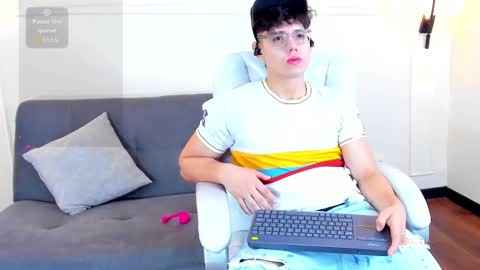 Snapshot of jhoumod_21 chatting on October 2, 10:33 am jhoumod_21 online show from October 2, 10:33 am