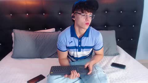 Snapshot of jhoumod_21 chatting on October 4, 10:35 am jhoumod_21 online show from October 4, 10:35 am