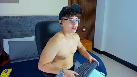 Snapshot of jhoumod_21 chatting on November 13, 3:27 am jhoumod_21 online show from November 13, 3:27 am