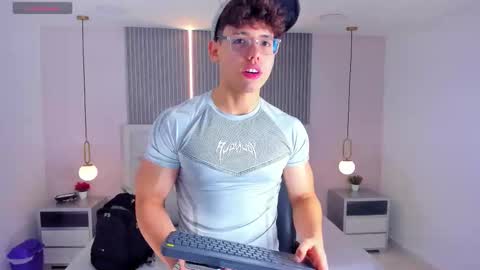 Snapshot of jhoumod_21 chatting on December 14, 3:12 am jhoumod_21 online show from December 14, 3:12 am