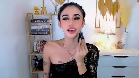 julie online show from December 22, 4:39 am