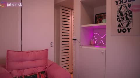 jhulysex online show from October 17, 11:40 pm