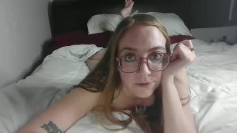 jilliangiselle online show from April 30, 4:41 am