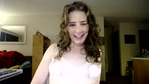 Snapshot of jillpillpdx chatting on June 22, 11:18 am Jill Pill online show from June 22, 11:18 am