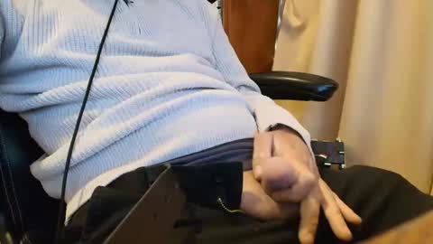 jim74122 online show from December 15, 1:10 am