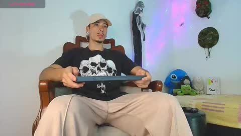 Snapshot of jimm66_ chatting on November 9, 11:41 am Jimm Independent Model online show from November 9, 11:41 am