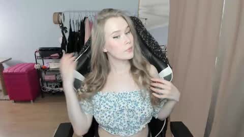 Snapshot of jimmy_and_amy chatting on October 8, 2:04 pm Amy  next stream on Wednesday Thursday Friday Saturday and Sunday at 16 pm GMT3 online show from October 8, 2:04 pm