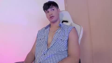 Snapshot of jimmy_leeh_ chatting on December 7, 11:12 pm Jimmy Leeh online show from December 7, 11:12 pm