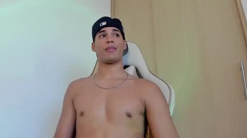 Snapshot of jimmy_leeh_ chatting on December 13, 11:50 pm Jimmy Leeh online show from December 13, 11:50 pm