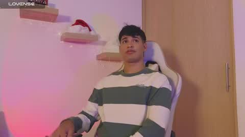 Snapshot of jimmy_leeh_ chatting on January 4, 8:37 pm Jimmy Leeh online show from January 4, 8:37 pm